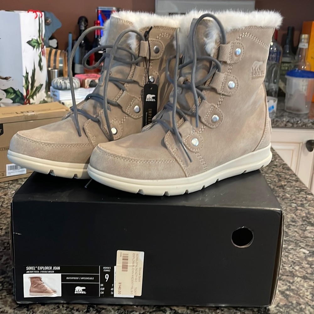New W size 9 Sorel Boots